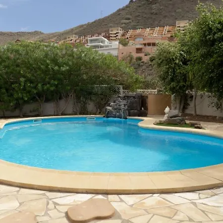 Semesterbostad Villa Mirea