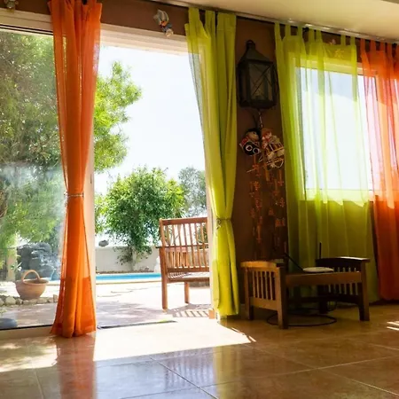 Semesterbostad Villa Mirea